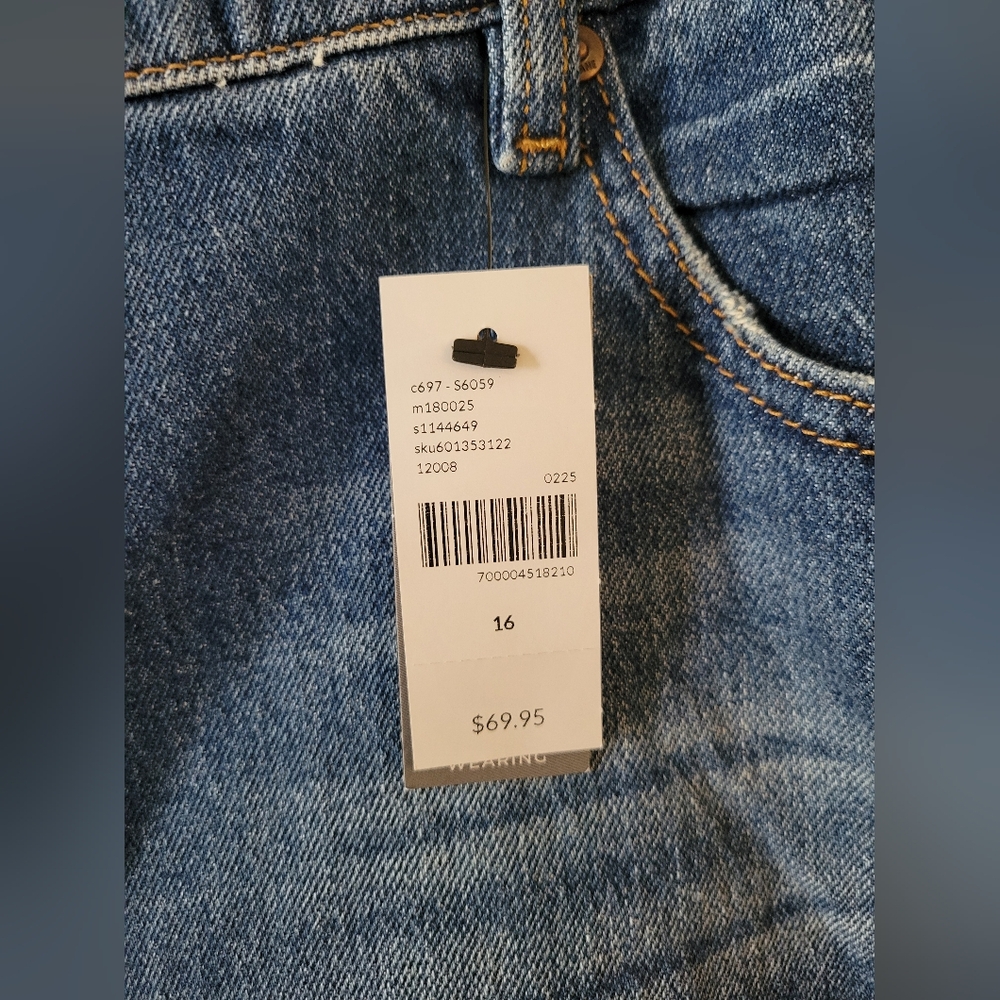 NWT Lane Bryant Size 16 Mid Rise Boyfriend Jean Shorts Medium Wash Cuffed Denim - Picture 2 of 13
